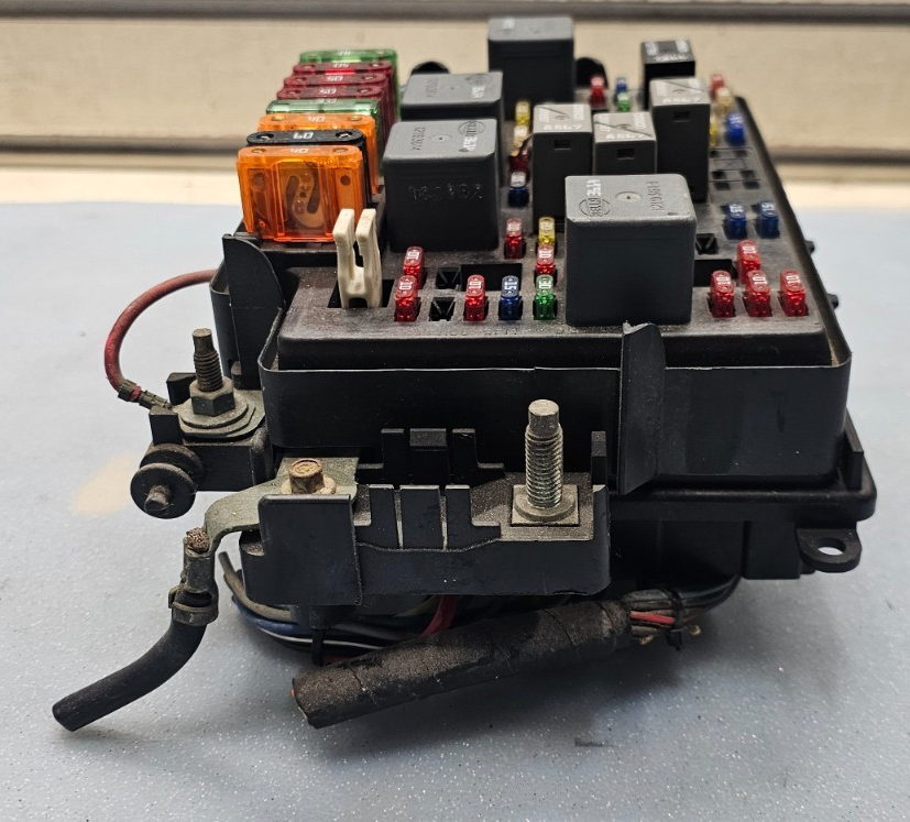 🔥99-02 Silverado Sierra Fuse Box Relay Junction Engine Integrated Power Module
