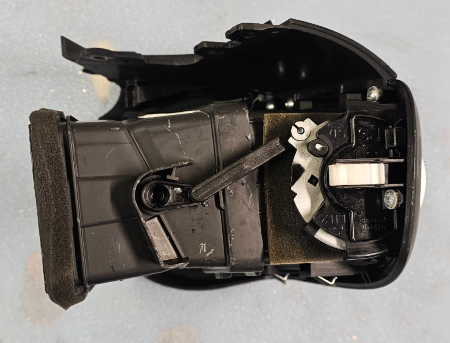 🔥2014-2016 Kia Soul Front Left Driver Dash Air Vent OEM