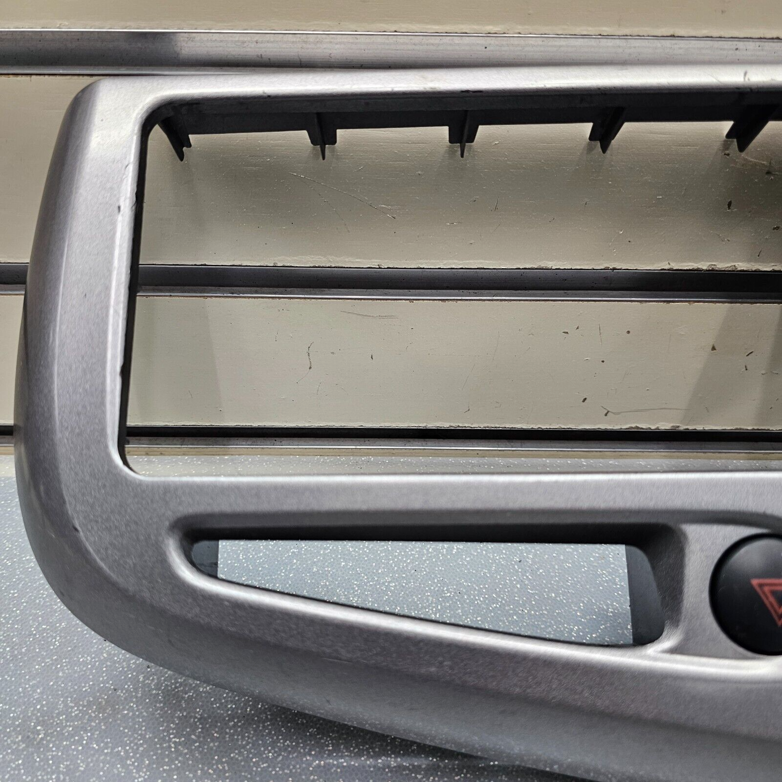 🔥03-08 Toyota MATRIX Pontiac VIBE Center Dash Radio Bezel Trim Panel SILVER B26