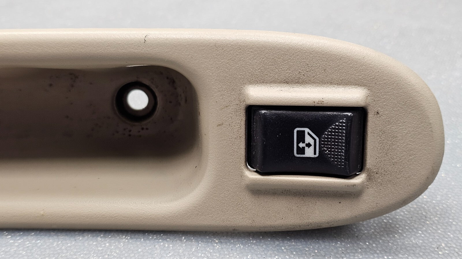 🔥 00-05 Chevrolet Impala Right Passenger Power Door  Window Switch Tan OEM