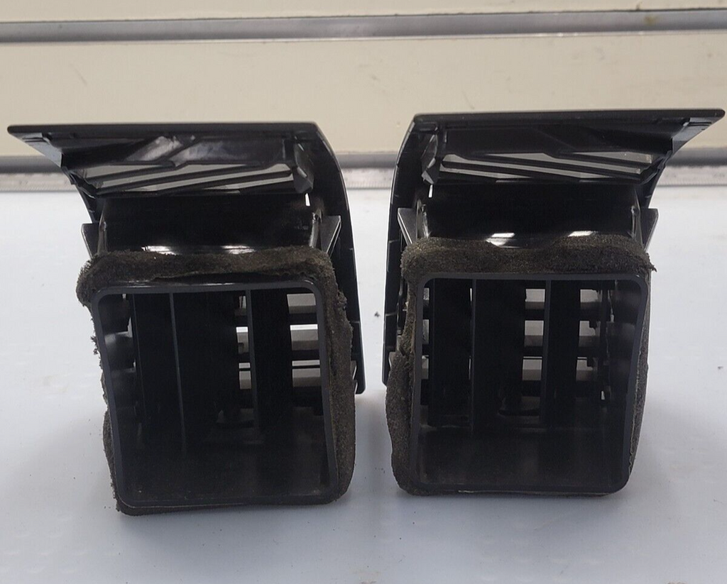 05-10 Chrysler 300 300C Dash A/C Heater AirVent Front LEFT&RIGHT Set BLACK VT42