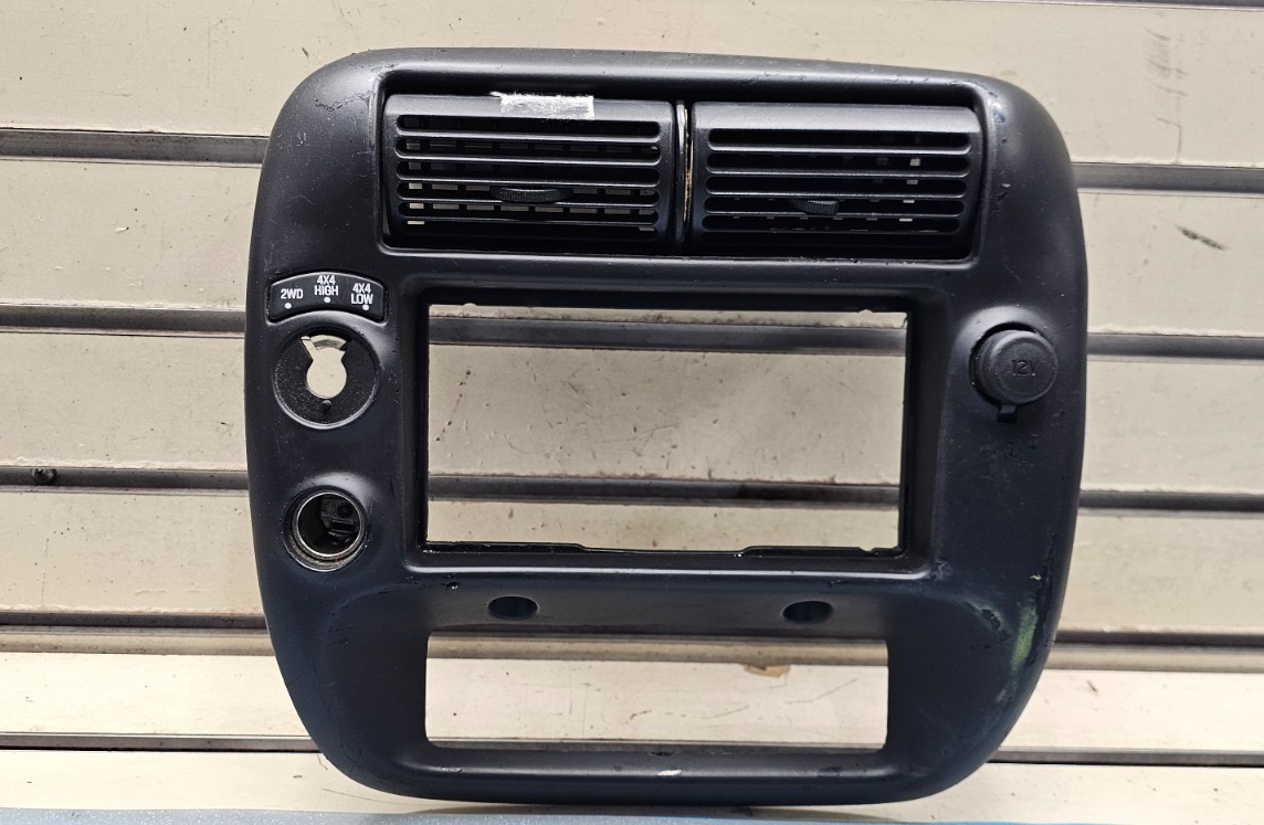 95-10 Ranger Explorer Center Dash Radio Stereo Display Bezel Trim Panel BLACK B2