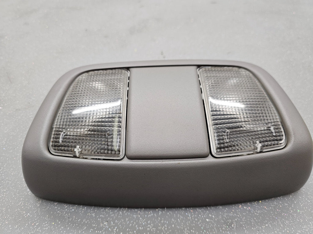 🔥02-04 Nissan Xterra Frontier OVERHEAD MAP DOME INTERIOR LIGHT GREY OEM