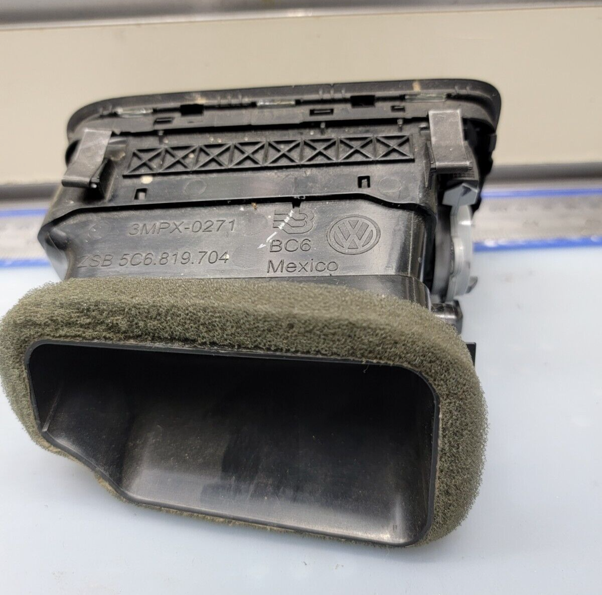 🔥11-18 VW Volkswagen Jetta Right Passenger Side Dash AC Air Vent W/Trim OEM