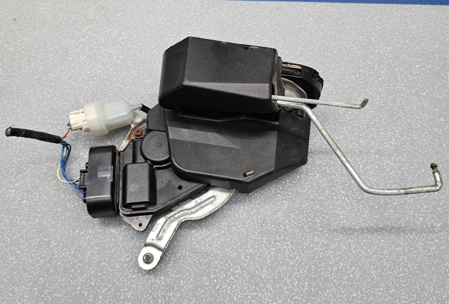 🔥01-05 Toyota RAV4 Trunk Tailgate Door LATCH Lock Actuator Swing Gate Assembly