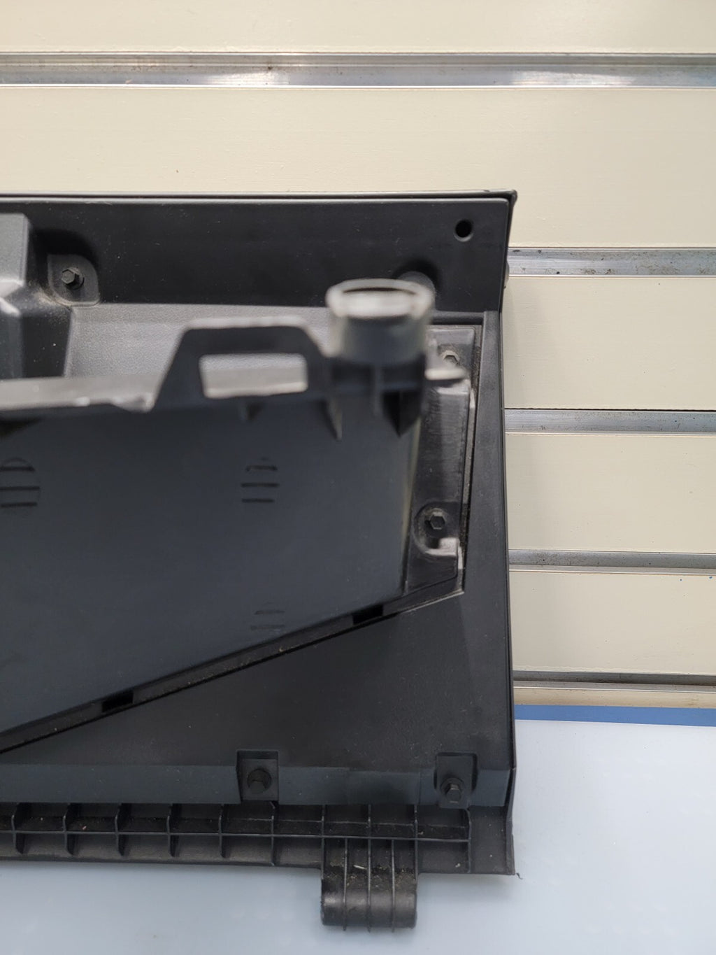 02-05 Dodge RAM 1500 2500 Dash GLOVE BOX Storage Compartment Assembly BLACK G22