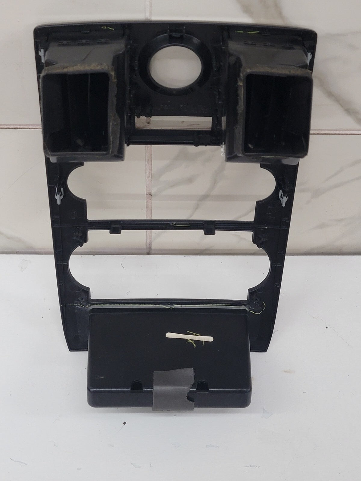 05-07 CHRYSLER 300 RADIO BEZEL CENTER AIR VENTS Storage CARBON SILVER B16