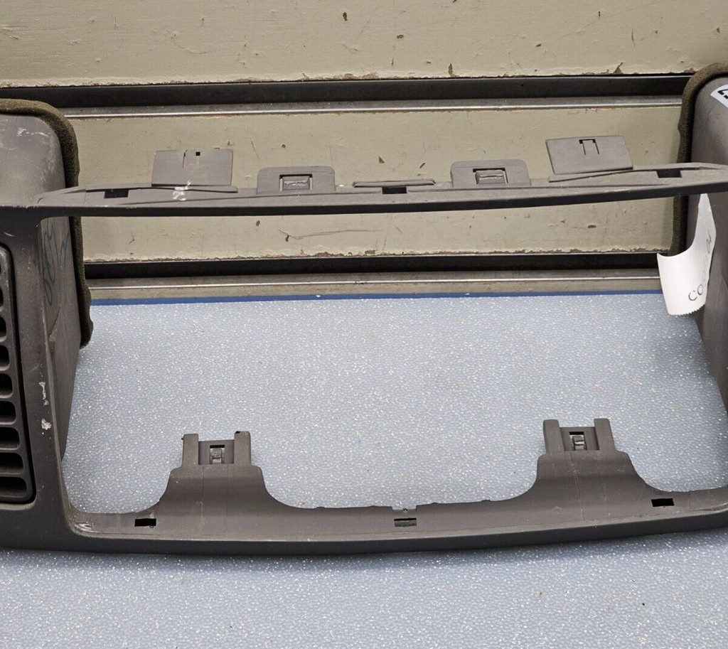 🔥03-08 COROLLA CENTER DASH AM FM RADIO STEREO BEZEL TRIM PANEL OEM GRAY B28