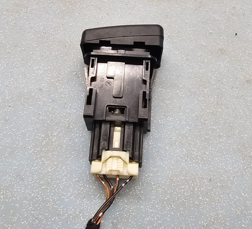 🔥04-09 Mazda3 Mazda 3 Hazard Warning Switch Emergency Flasher Light Assembly