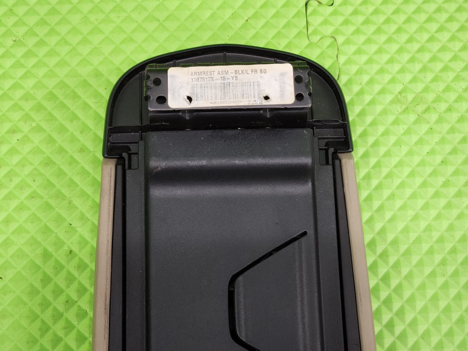🔥2011-2014 CHRYSLER 200 DODGE AVENGER CENTER CONSOLE LID ARM REST GRAY