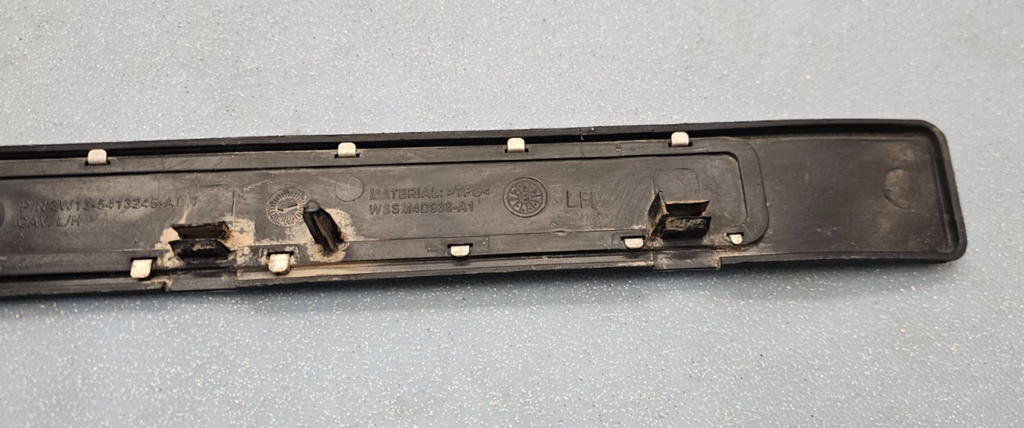 🔥2003-2011 Lincoln Town Car OEM Genuine Interior Trim Door Sill Plate