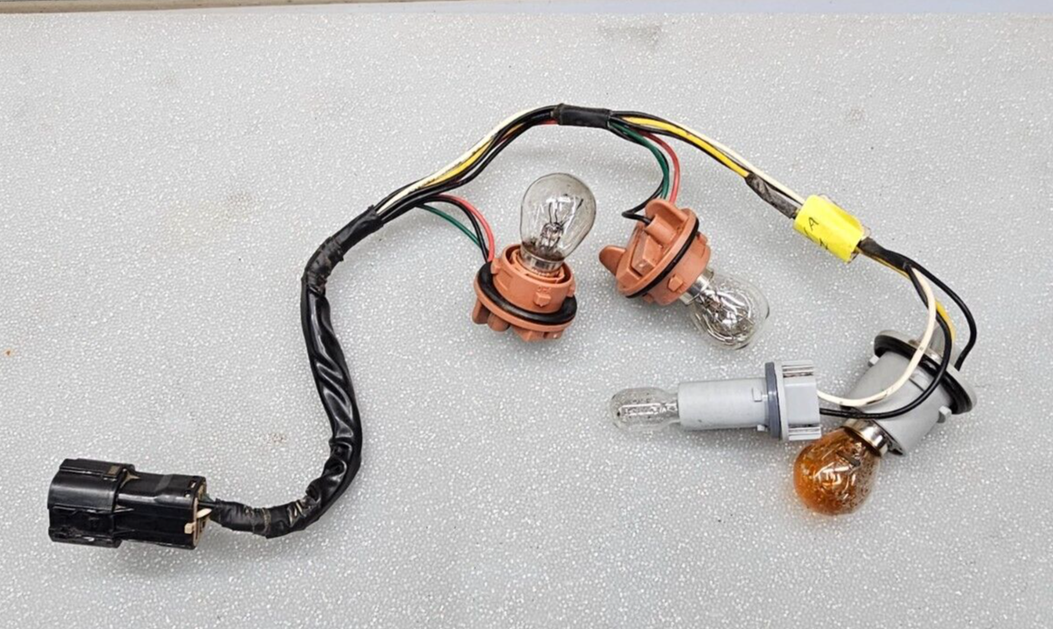 🔥2006-2012 KIA SEDONA TAIL LIGHT BREAK LIGHT ASSEMBLY BULB SOCKET HARNESS