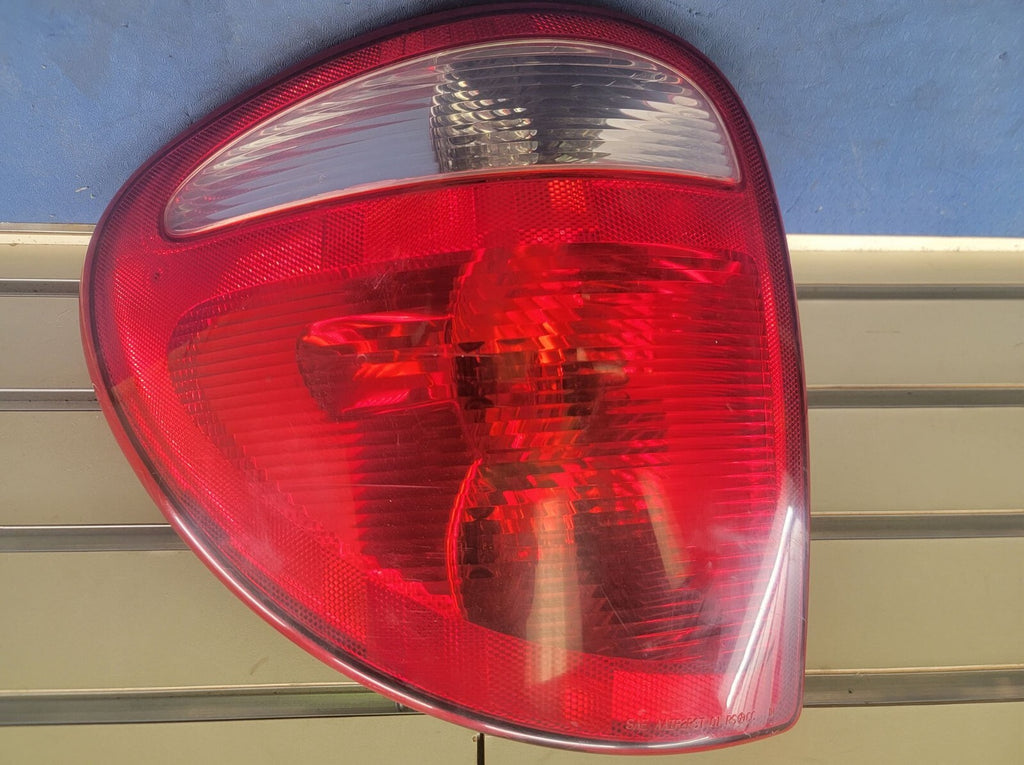 04-07 Chrysler Town Country Dodge Grand Caravan Passenger Tail light Assembly