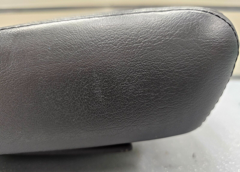 07-17 TRAVERSE ACADIA Outlook Enclave Leather Armrest Center Console Lid Black