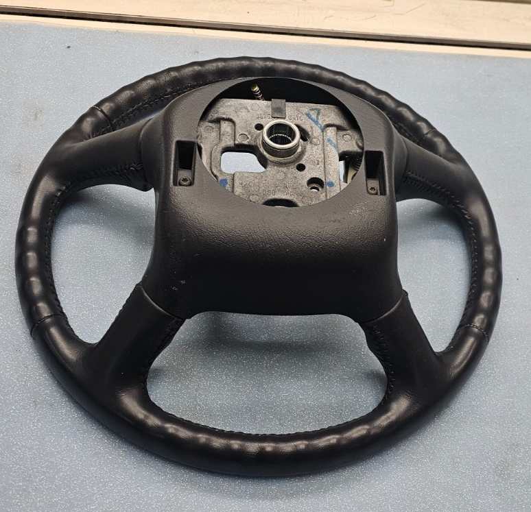 99-02 Chevy Silverado Tahoe Suburban Blazer SONOMA Steering Wheel Leather black