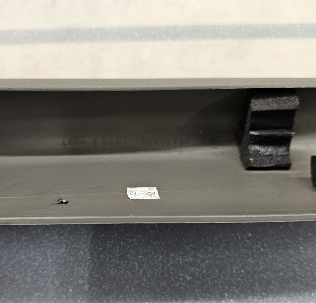 99-06 SILVERADO SIERRA Molding A PILLAR Trim LEFT Driver Speak Light GRAY p3