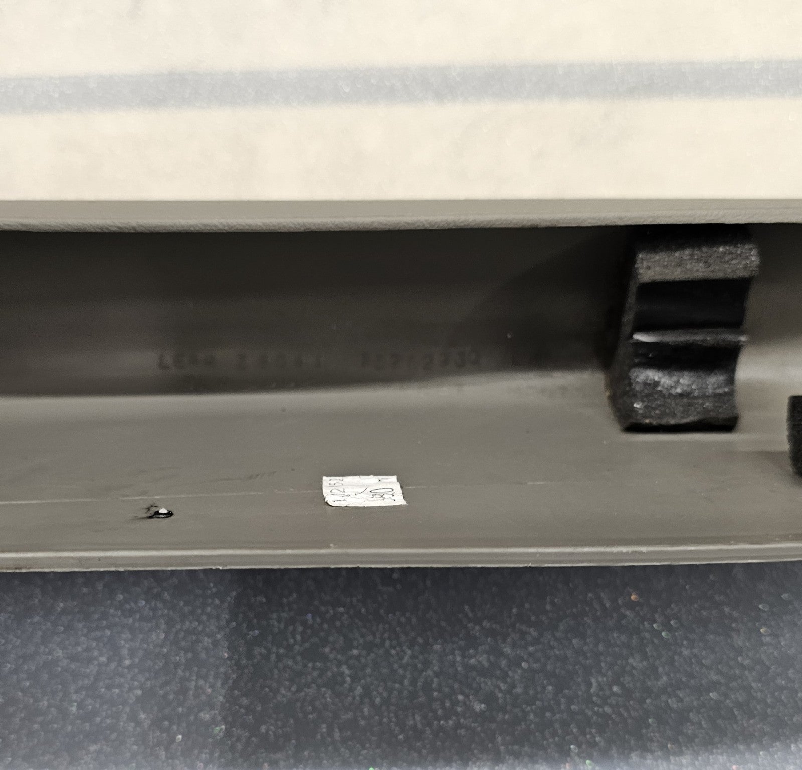 99-06 SILVERADO SIERRA Molding A PILLAR Trim LEFT Driver Speak Light GRAY p3