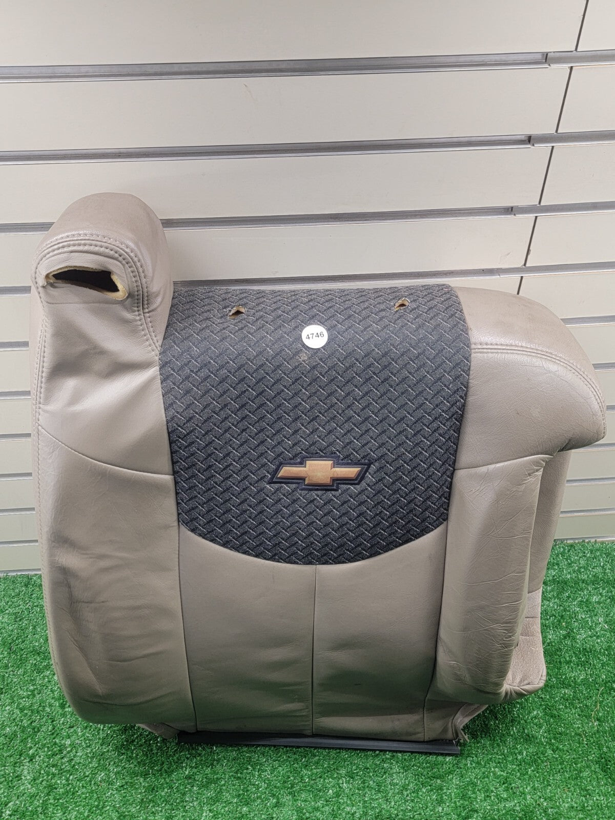 99-06 Chevy Silverado Tahoe Sierra seat rest cushion leather front right V3 Tan
