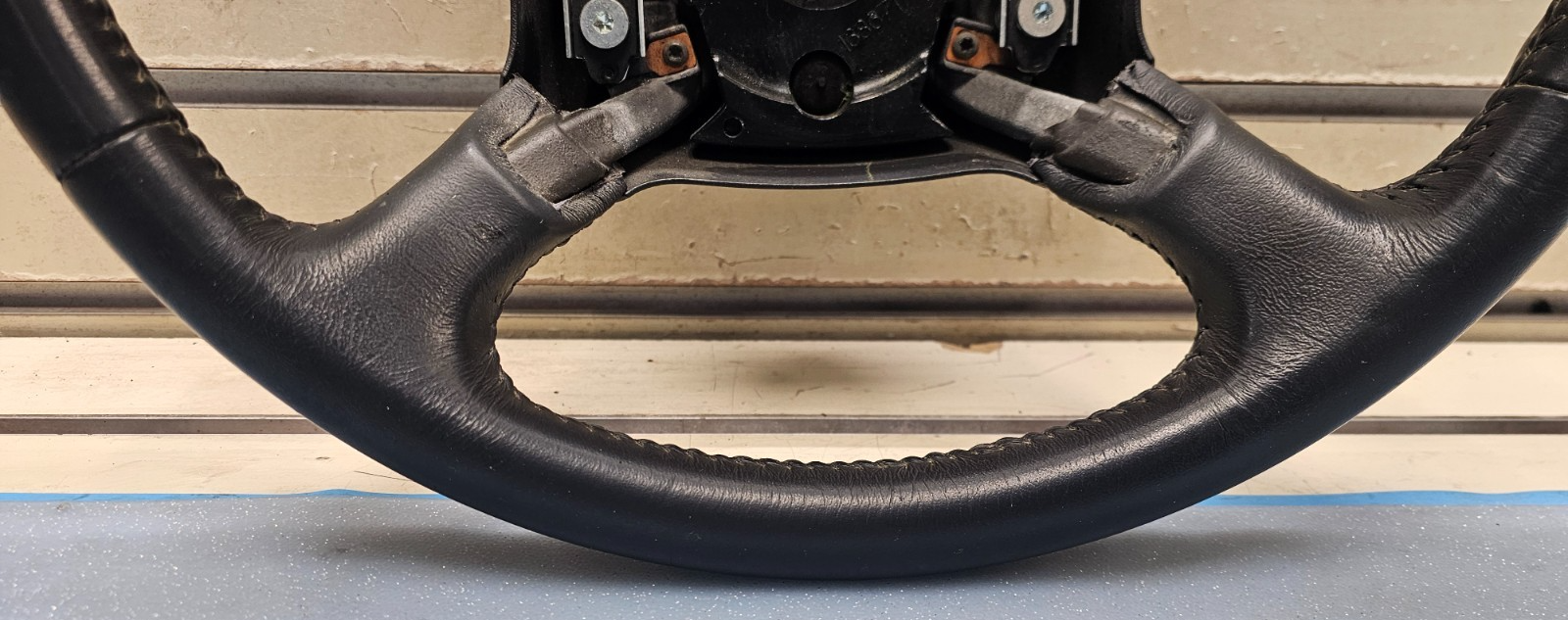 99-02 Chevy Silverado Tahoe Suburban Blazer SONOMA Steering Wheel Leather black