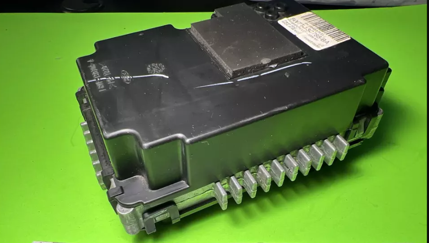 🔥07-11 Town Car Crown Victoria Grand Marquis LCM Lighting Control Module 4 Plug