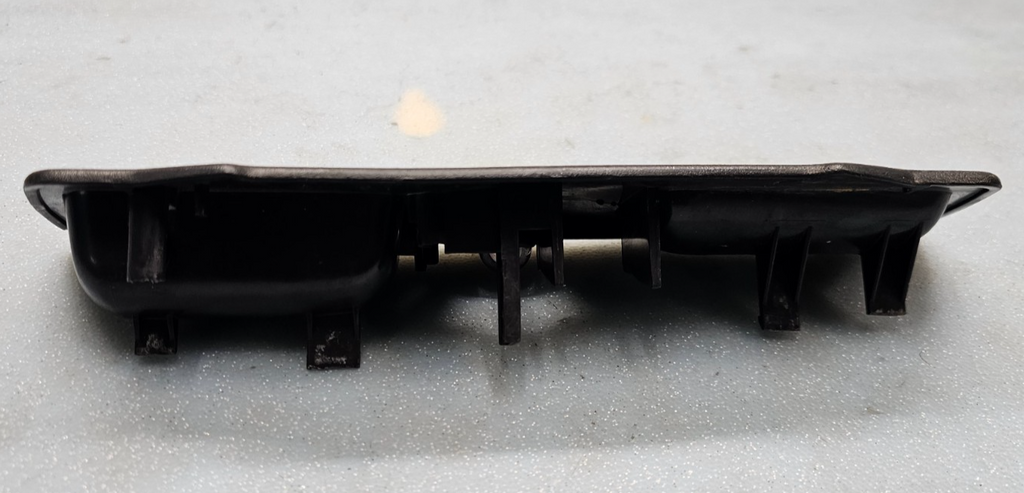 95-06 Silverado Sierra C/K 1500 2500 Center Console Jump Seat Lid Latch Assembly