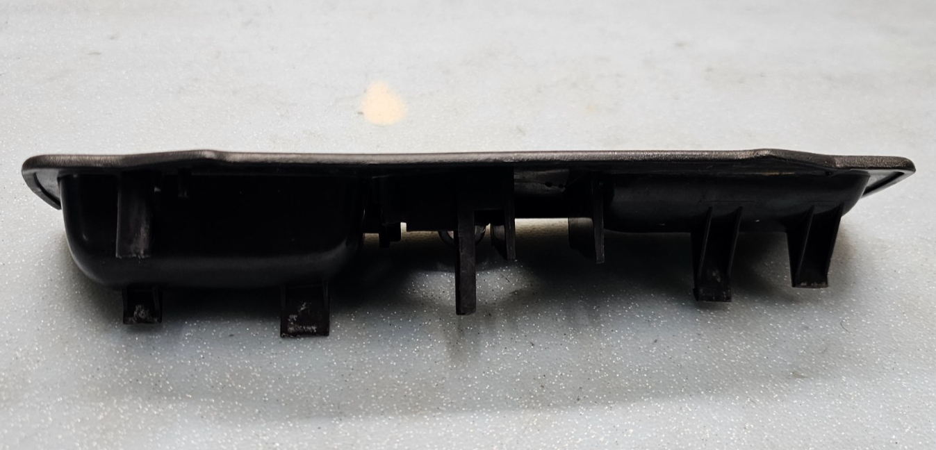 95-06 Silverado Sierra C/K 1500 2500 Center Console Jump Seat Lid Latch Assembly