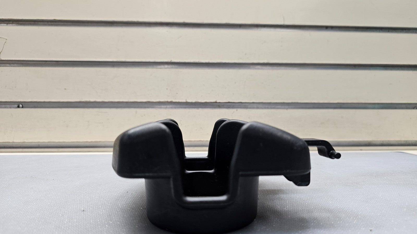 🔥00-05 CADILLAC DEVILLE REAR CENTER CONSOLE BACK SEAT ARMREST CUP DRINK HOLDER