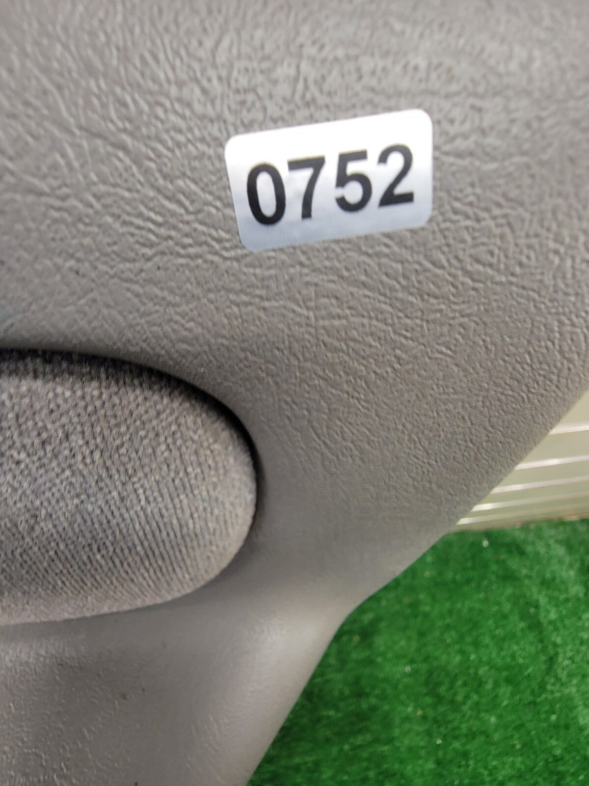🔥95-99 Chevy GMC Silverado escalade DOOR PANEL Rear RIGHT Auto LIGHT GRAY D2