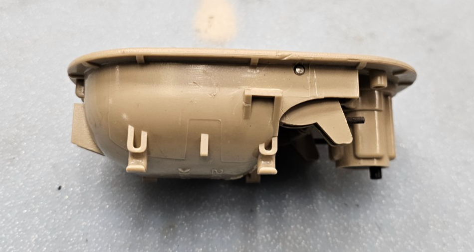 🔥02-05 TRAILBLAZER ENVOY RAINIER GLOVE BOX COMPARTMENT LATCH HANDLE TAN