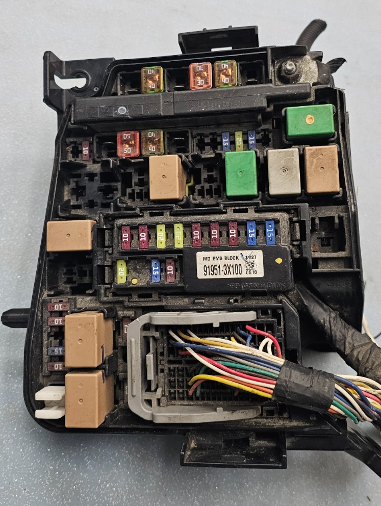 🔥11-13 Elantra Engine Fuse Box Body Control Integrated Power Module TIPM