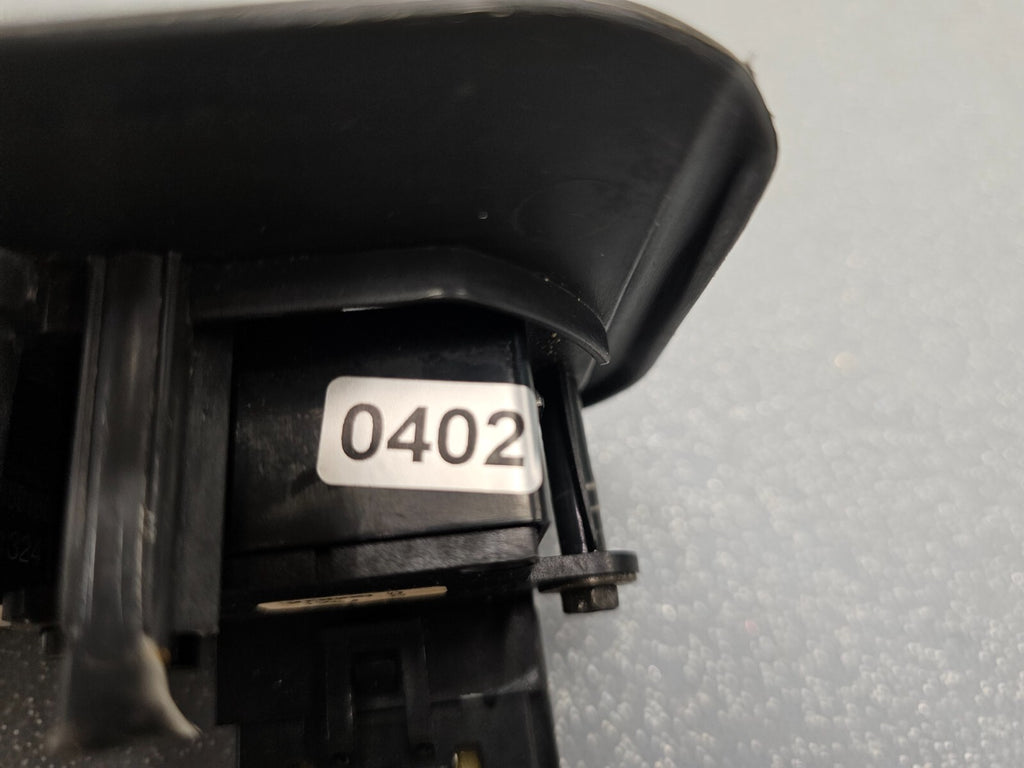 99-02 CHEVY SUBURBAN TAHOE SILVERADO 8 WAY FRONT RIGHT PASSENGER SEAT SWITCH OEM