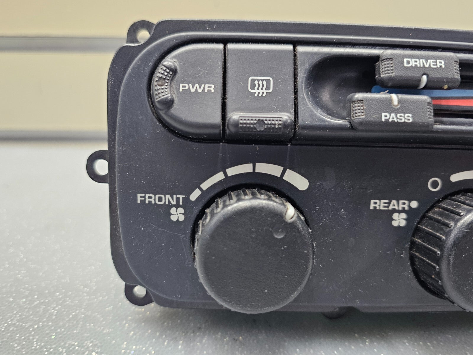 04-07 Dodge Caravan Town Country Dash AC Climate Temperature Heater Control OEM