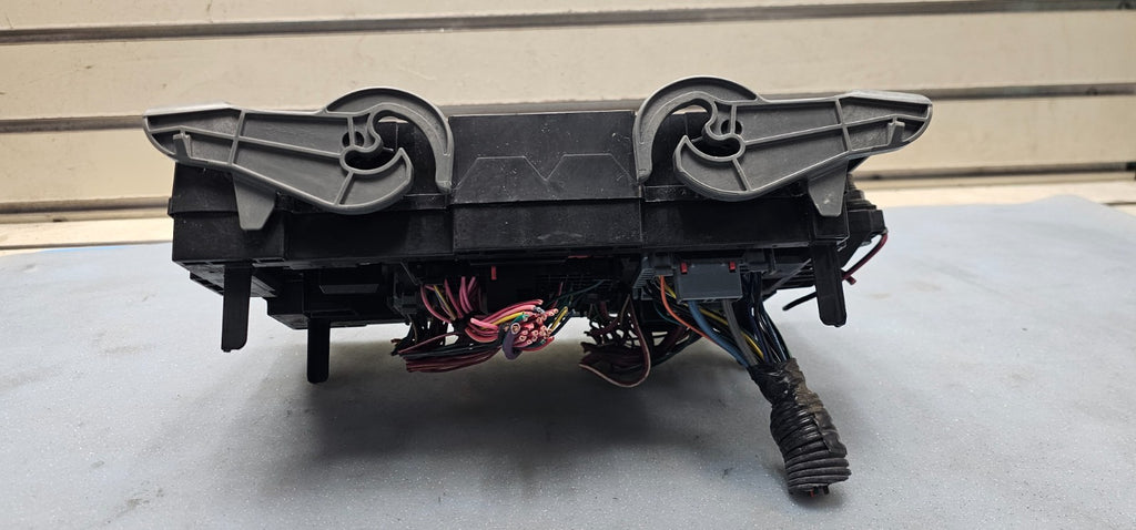 07-09 Suburban Yukon Engine Fuse Box Relay Body Control Module Integrated Power