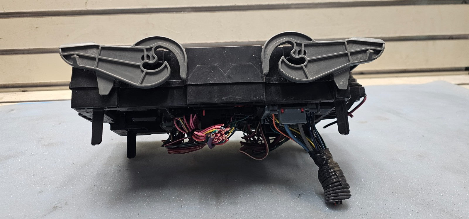 07-09 Suburban Yukon Engine Fuse Box Relay Body Control Module Integrated Power