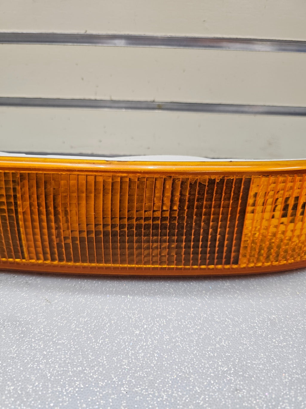 03-21EXPRESS SAVANA Passenger RIGHT Turn Signal Parking Light Amber Lens Housing