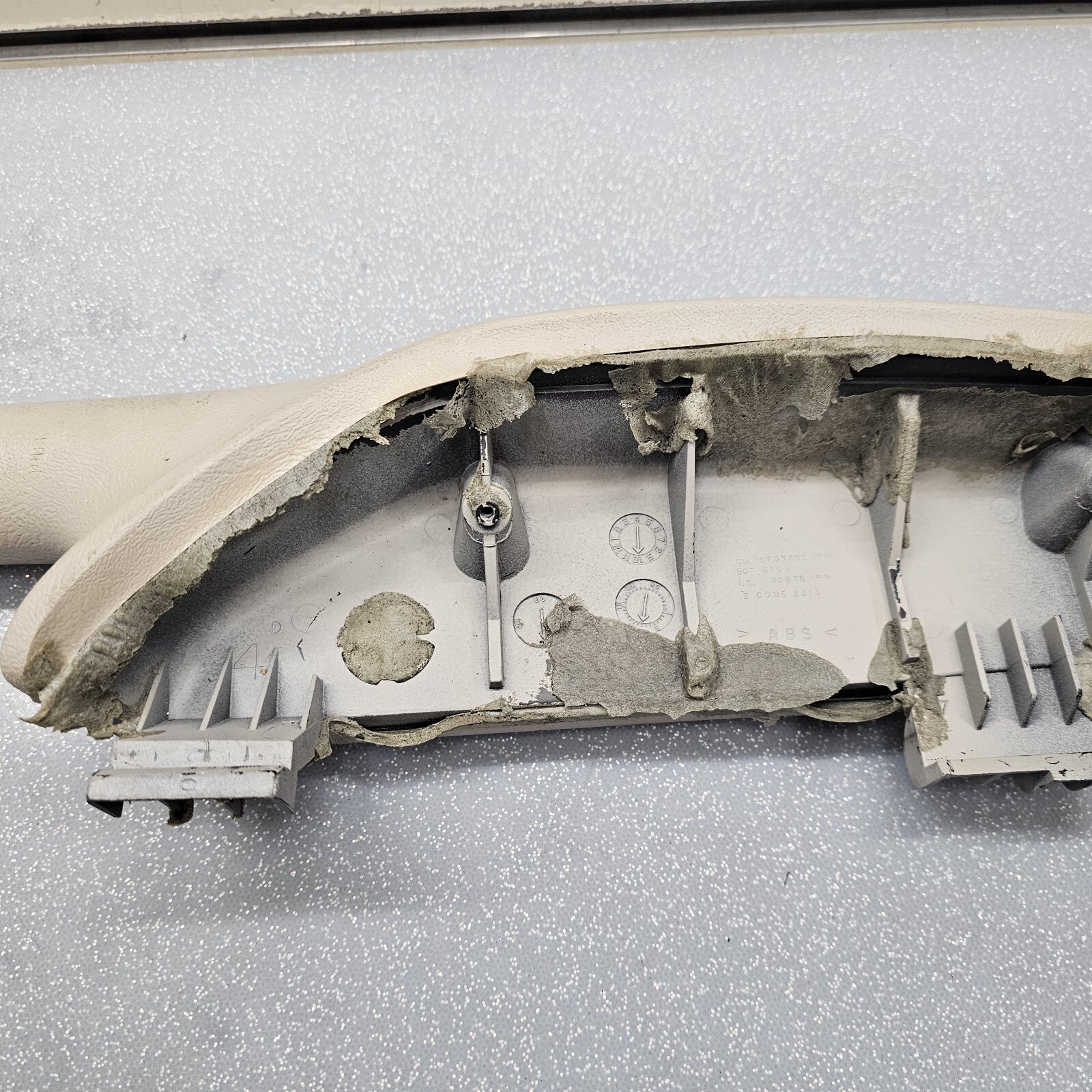 03-06 Chevrolet GMC Silverado Tahoe Front Right Door Armrest Handle Light Tan H2