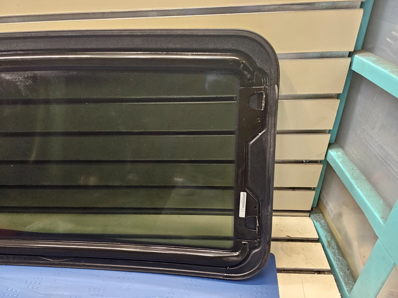 2003-2011 LINCOLN TOWN CAR YEAR SPECIFIC FACTORY SUNROOF GLASS LID ASSEMBLY OEM