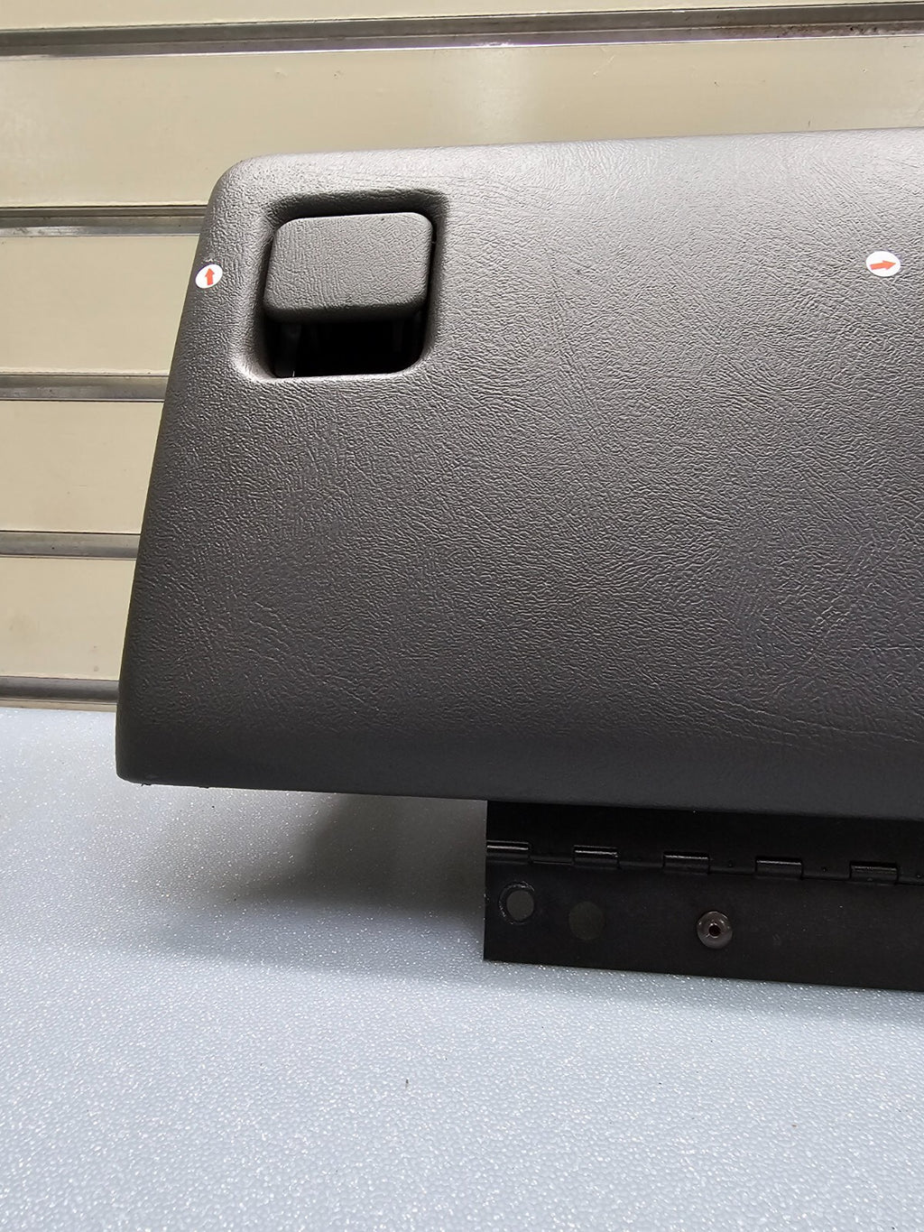 🔥99-06 SILVERADO SIERRA Dash GLOVE BOX Storage Compartment Assembly Black G3