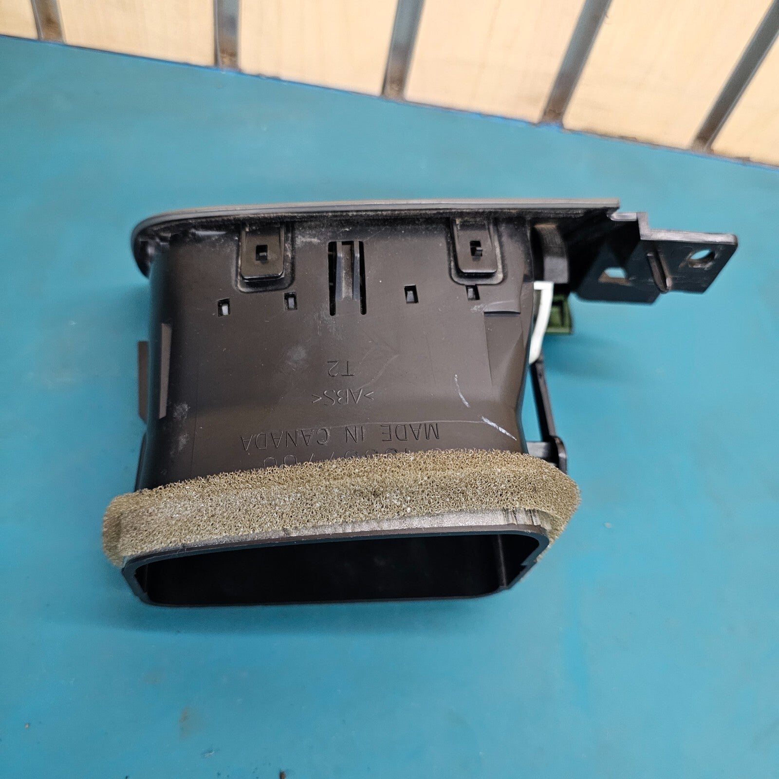07-13 Suburban TAHOE YUKON Dash A/C Air Vent Front RIGHT Metal SILVER VT16