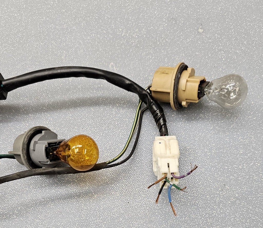 🔥2005-2012 NISSAN PATHFINDER TAIL LIGHT BULB SOCKET HARNESS OEM