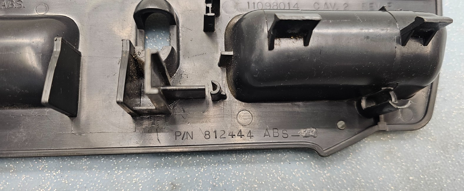 95-06 Silverado Sierra C/K 1500 2500 Center Console Jump Seat Lid Latch Assembly