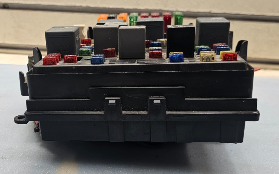 🔥99-02 Silverado Sierra Fuse Box Relay Junction Engine Integrated Power Module