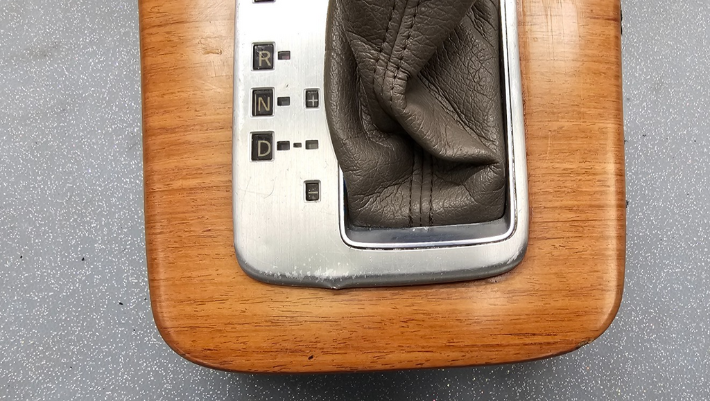 🔥05-06 Infiniti G35 Center Console Shifter Indicator Trim Woodgrain