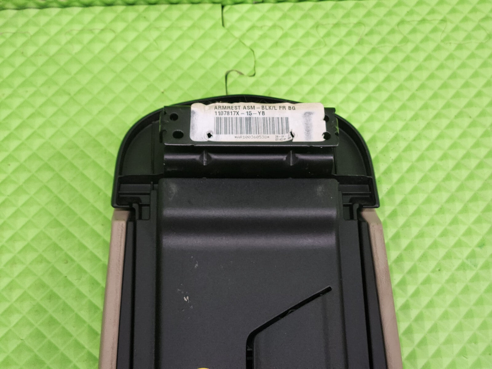 🔥2011-2014 CHRYSLER 200 DODGE AVENGER CENTER CONSOLE LID ARM REST TAN