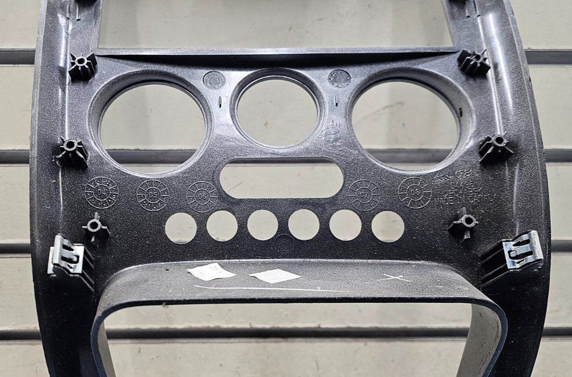 🔥05-06 Chevy Equinox Center Dash Radio Climate Control Bezel Trim Panel Silver
