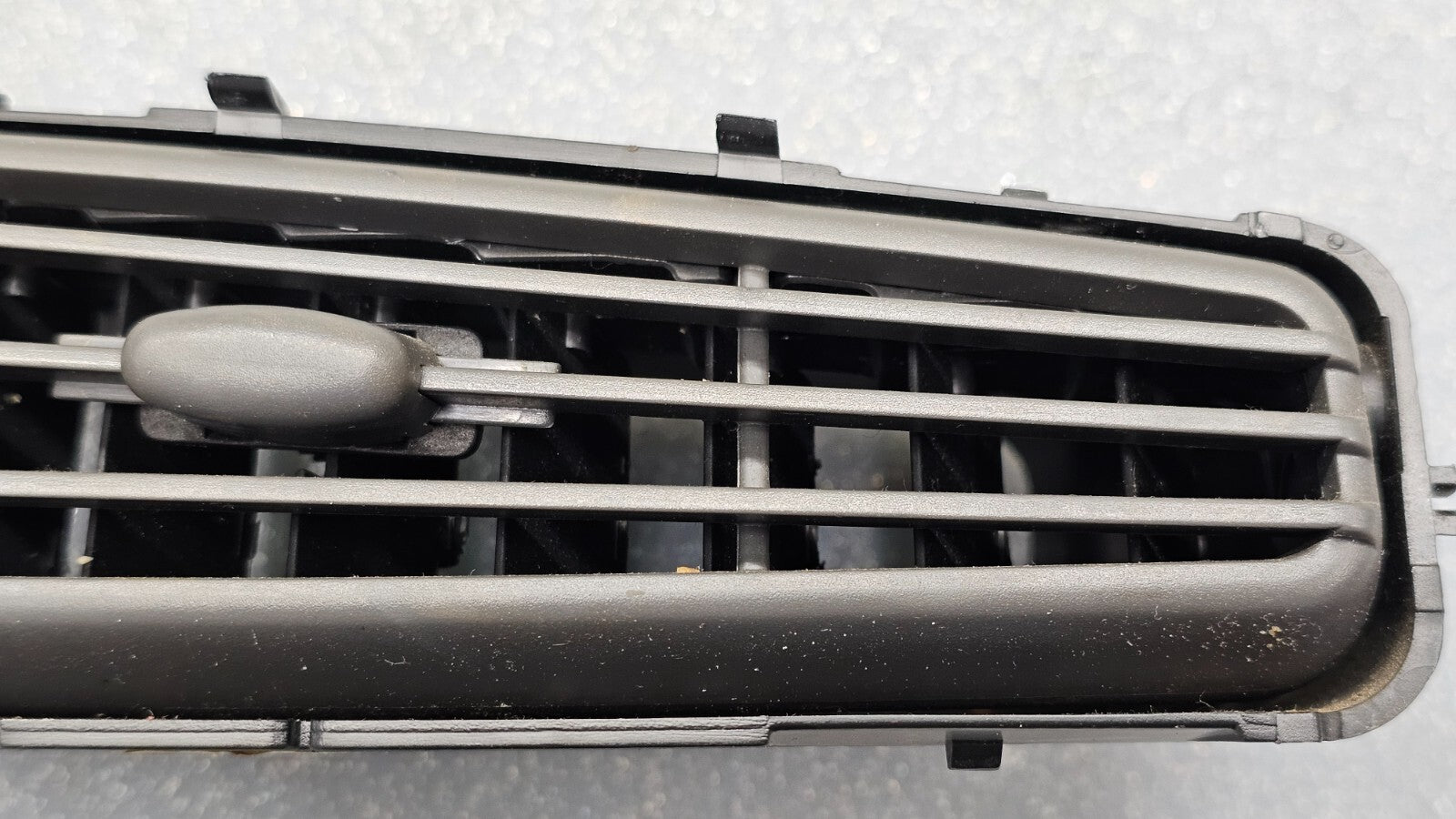 🔥02-05 BUICK RENDEZVOUS DASH CENTER AIR VENT A/C AC HEATER  PANEL BLACK OEM