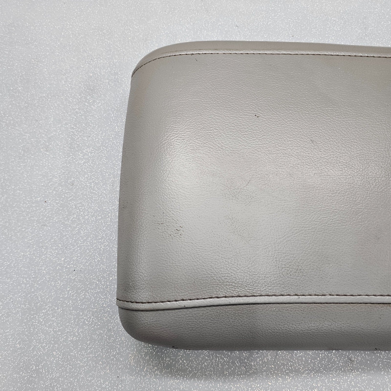 03-06 EXPEDITION Center Console Arm Rest Storage Cover Top Pad Lid Assembly Gray