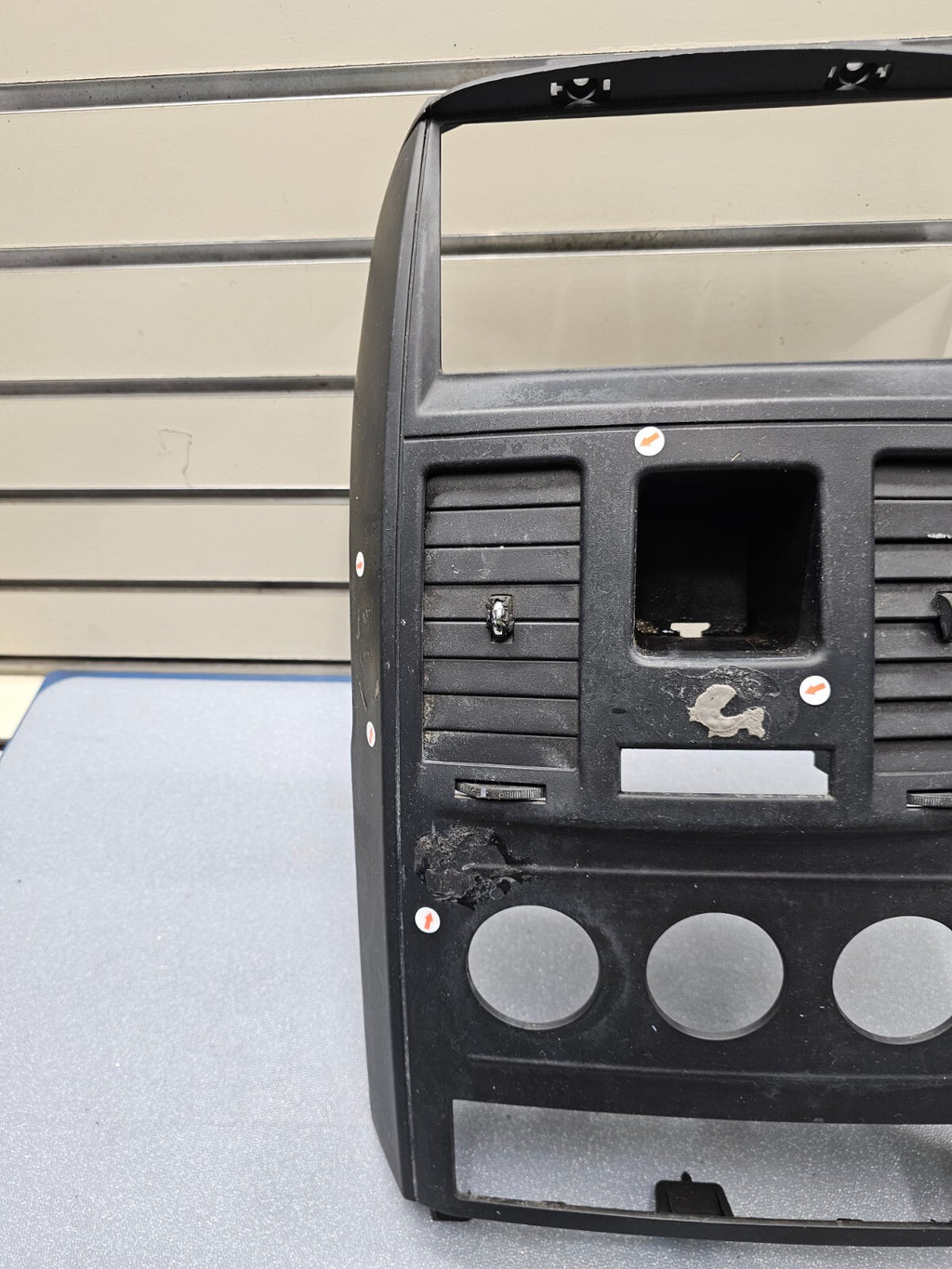 08-10 GRAND CARAVAN DASH RADIO STEREO DISPLAY BEZEL TRIM INSTRUMENT PANEL BLACK