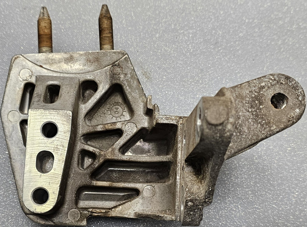 🔥01-05 Honda Civic Engine Motor Mount Bracket Timing Side Alternator Post OEM