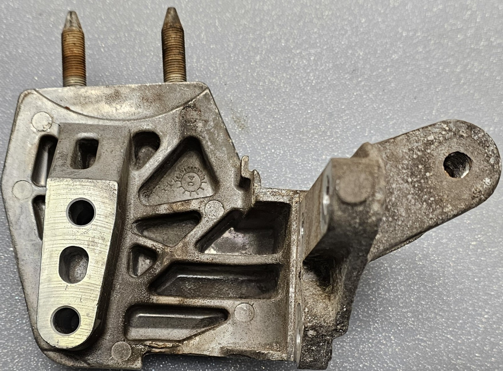 🔥01-05 Honda Civic Engine Motor Mount Bracket Timing Side Alternator Post OEM